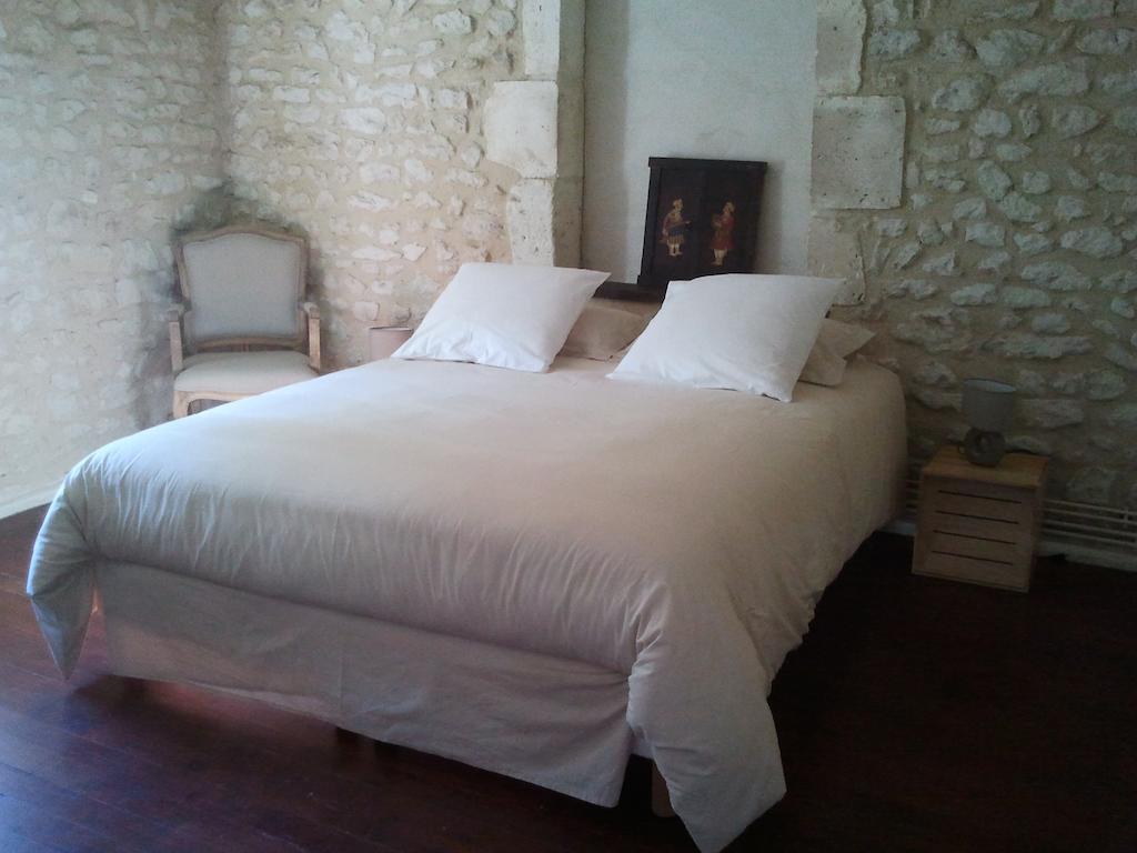 Chambres D'Hotes La Grange Au Bois Champagne-et-Fontaine Kamer foto
