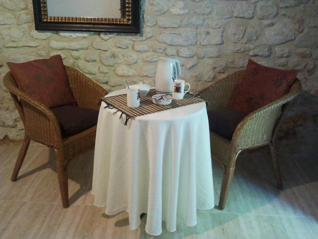 Chambres D'Hotes La Grange Au Bois Champagne-et-Fontaine Kamer foto
